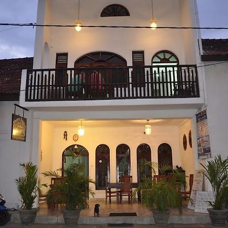 Thenu Rest Guest House กอลล์ ภายนอก รูปภาพ