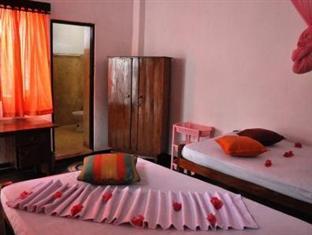 Thenu Rest Guest House กอลล์ ภายนอก รูปภาพ