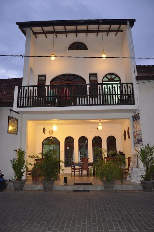 Thenu Rest Guest House กอลล์ ภายนอก รูปภาพ
