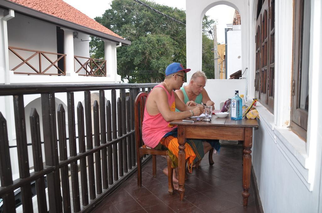 Thenu Rest Guest House กอลล์ ภายนอก รูปภาพ